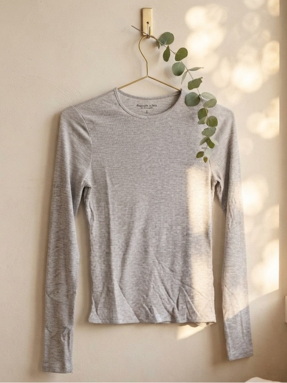 Abercrombie & Fitch Light Gray Long Sleeve Crewneck Top